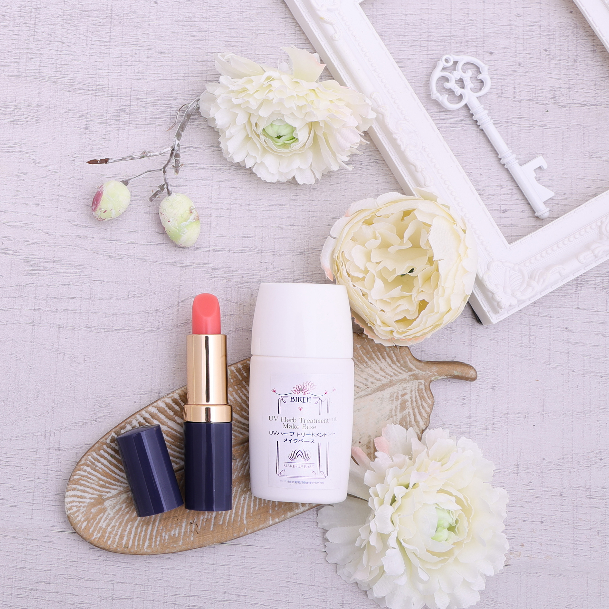 UV ハーブ トリートメント メイクベース (ボタニカル日焼け止め兼化粧下地)