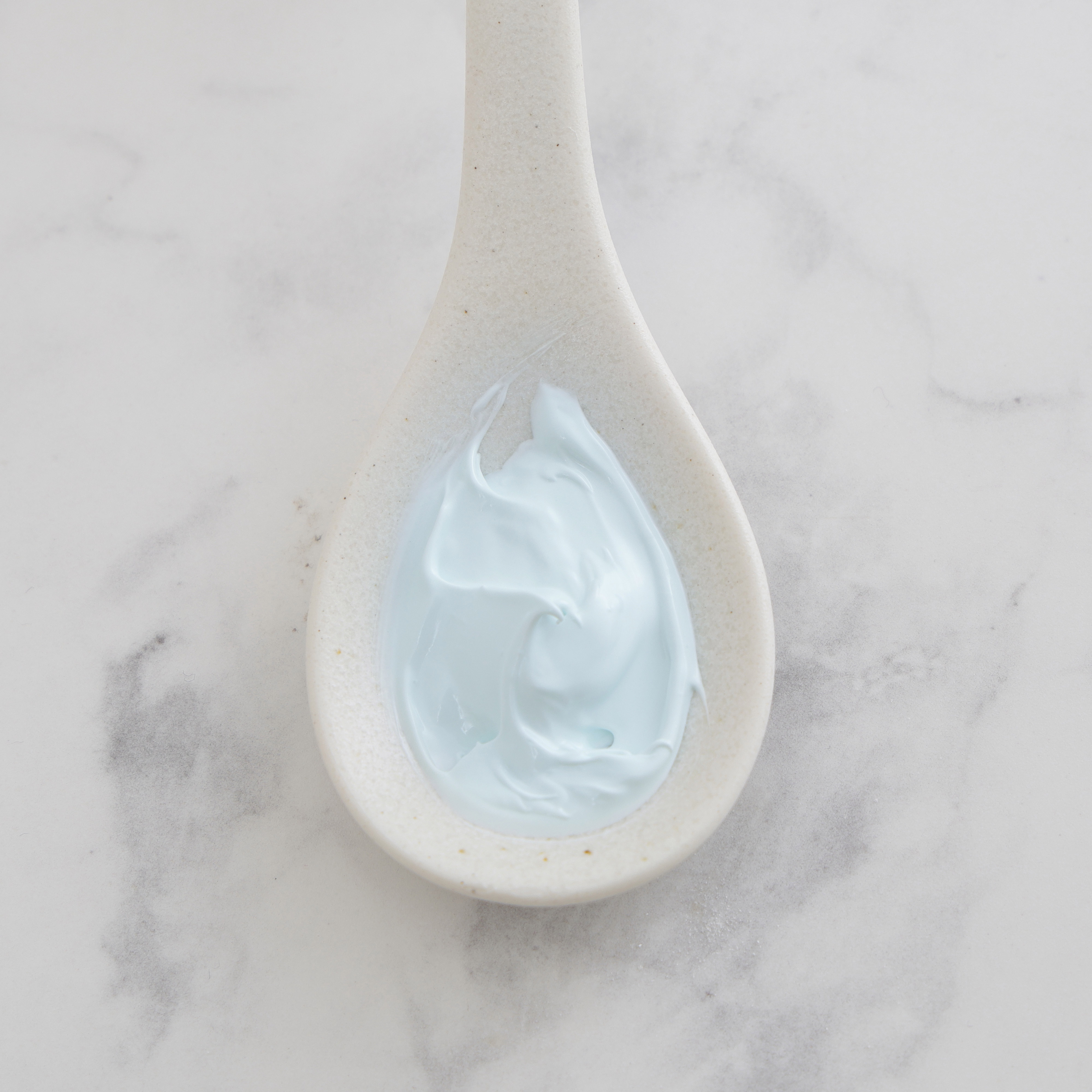 色白美人 ハーブ ラヴリィ ボディホワイト(美白&保湿 ボディ用日焼け止めクリーム)